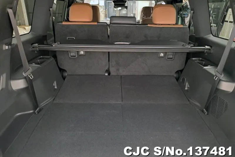 Lexus GX 550 in Black for Sale Image 8