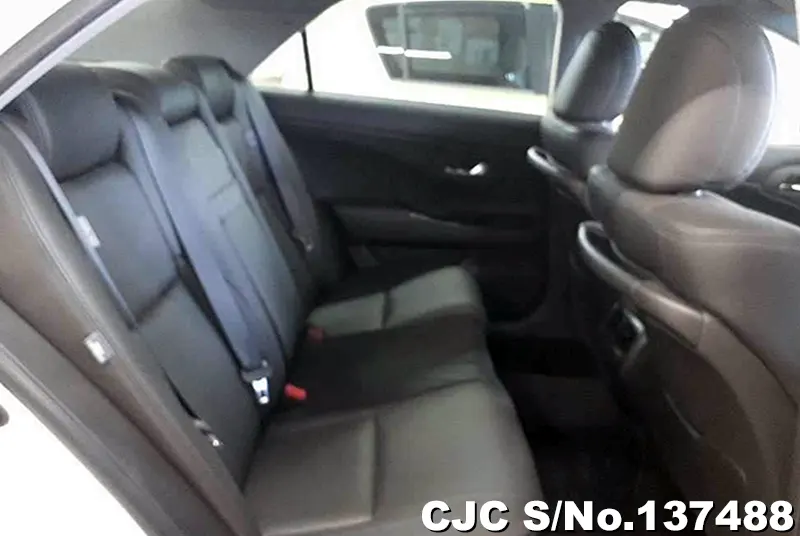 Toyota Crown in White for Sale Image 6