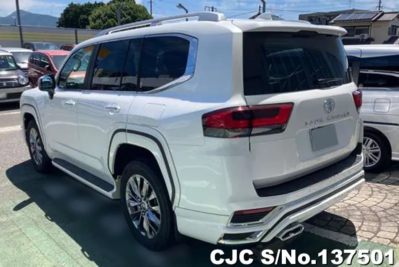 Toyota Land Cruiser in Pearl for Sale Image 1