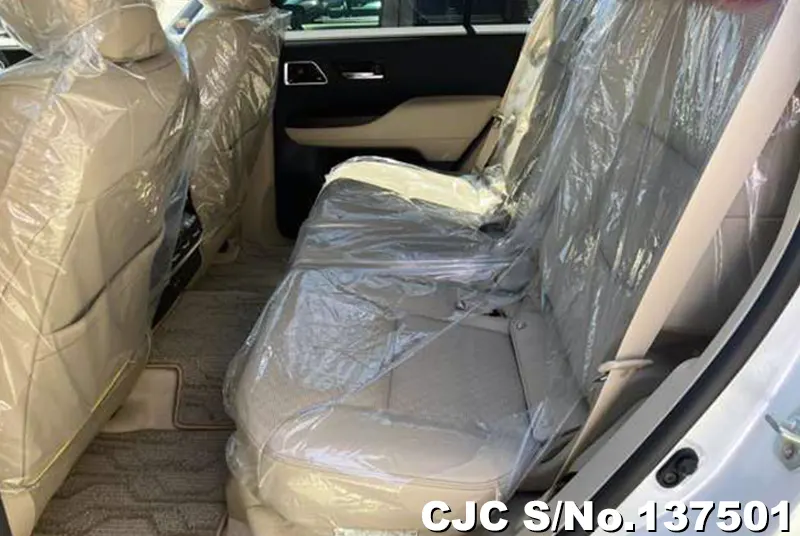 Toyota Land Cruiser in Pearl for Sale Image 10