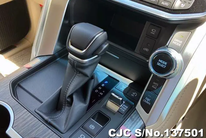Toyota Land Cruiser in Pearl for Sale Image 11