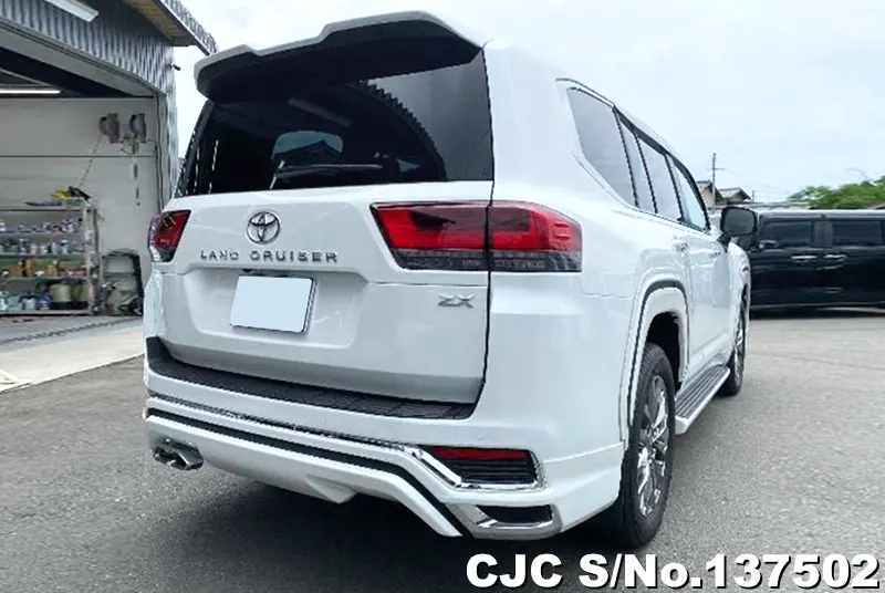 Toyota Land Cruiser in Pearl for Sale Image 2