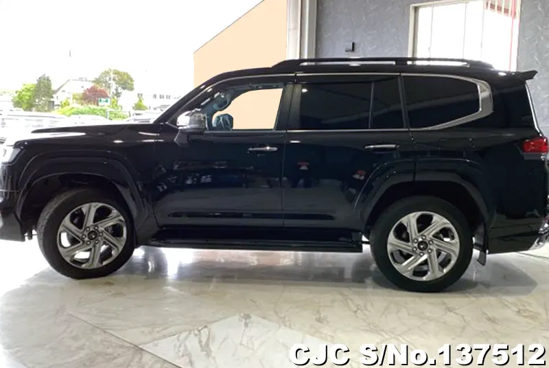 Toyota Land Cruiser in Black for Sale Image 7