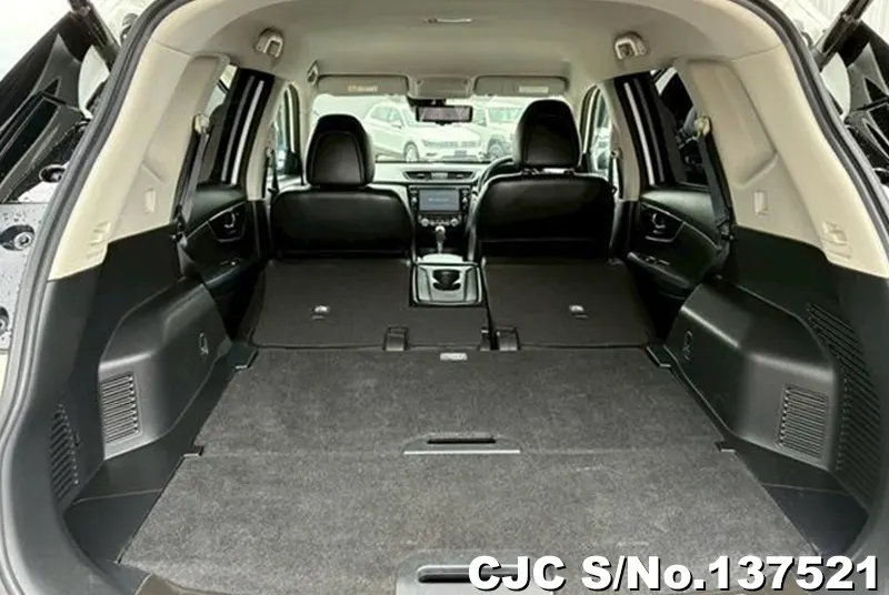 Nissan X-Trail in Pearl for Sale Image 9