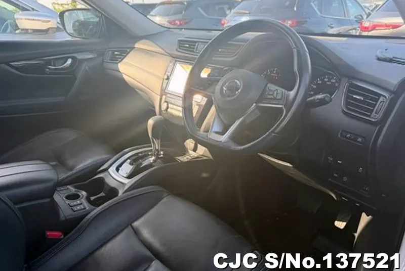 Nissan X-Trail in Pearl for Sale Image 11