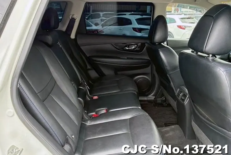 Nissan X-Trail in Pearl for Sale Image 13