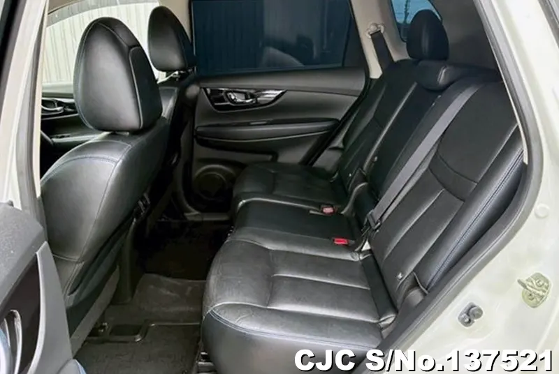 Nissan X-Trail in Pearl for Sale Image 14