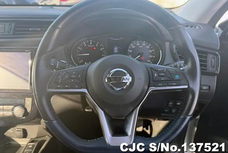 Nissan X-Trail in Pearl for Sale Image 15