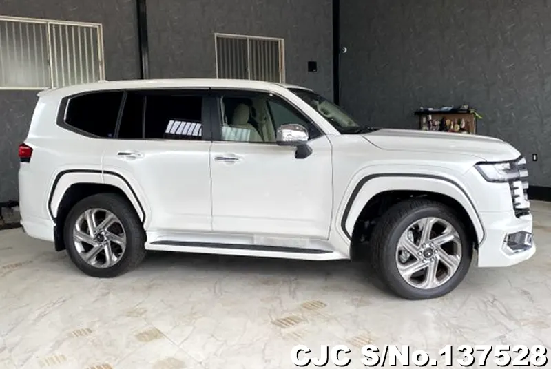 Toyota Land Cruiser in Pearl for Sale Image 6