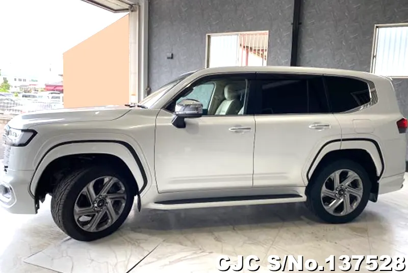Toyota Land Cruiser in Pearl for Sale Image 7