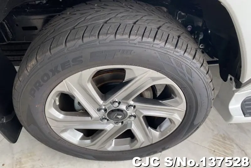 Toyota Land Cruiser in Pearl for Sale Image 17