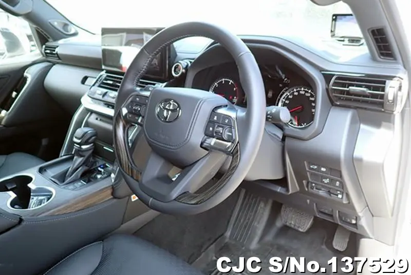 Toyota Land Cruiser in Pearl for Sale Image 11