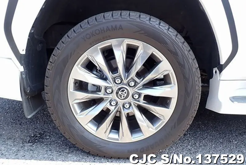 Toyota Land Cruiser in Pearl for Sale Image 30