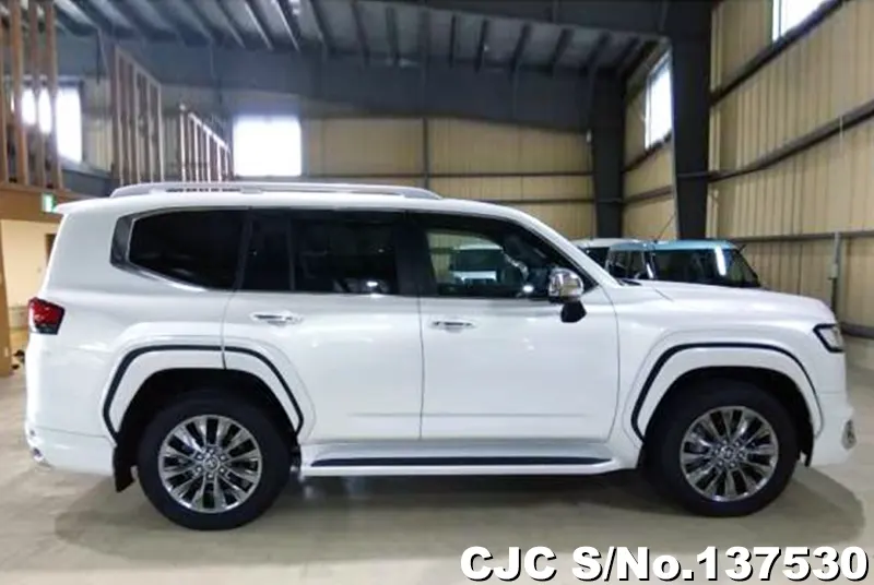 Toyota Land Cruiser in Pearl for Sale Image 2