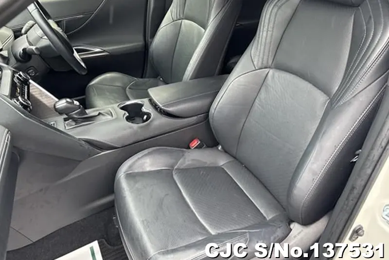 Toyota Harrier in White for Sale Image 3