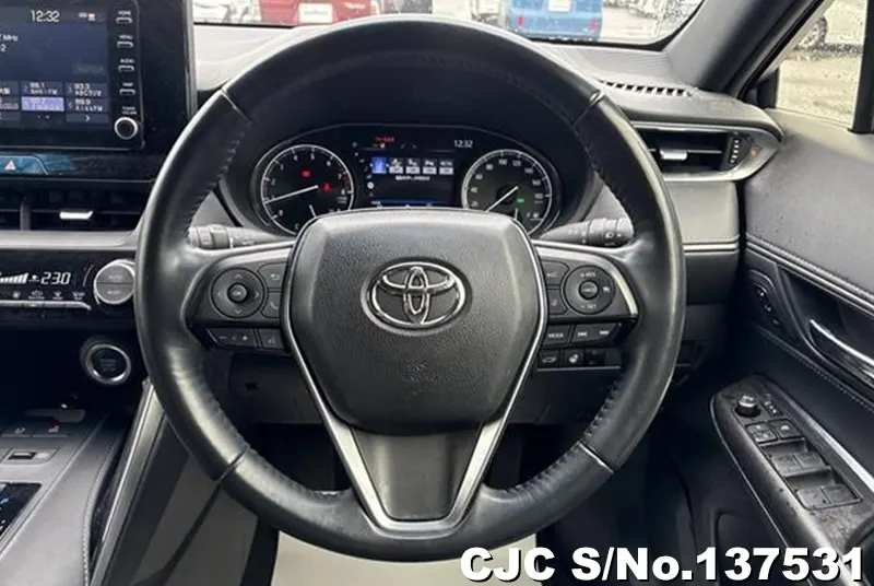 Toyota Harrier in White for Sale Image 6