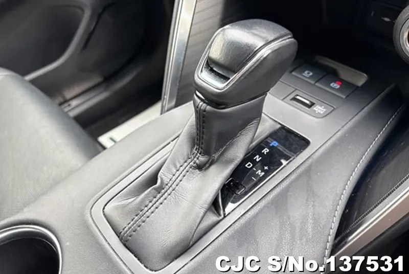 Toyota Harrier in White for Sale Image 10