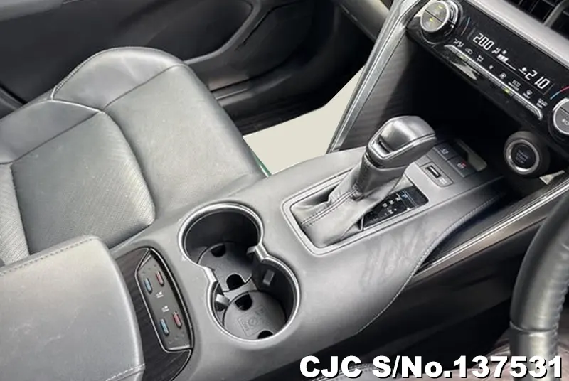 Toyota Harrier in White for Sale Image 11