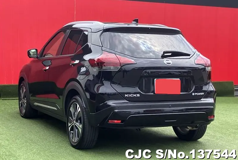 Nissan Kicks in Black for Sale Image 1