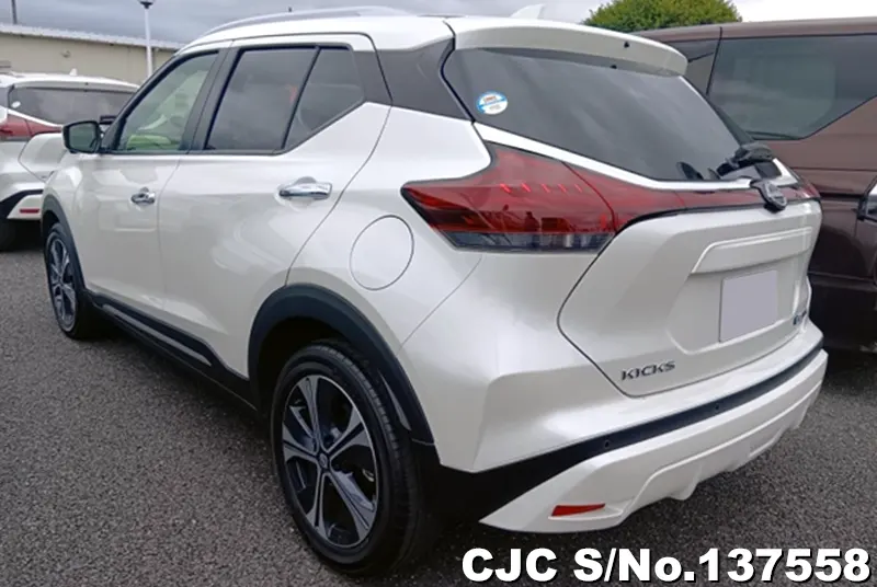Nissan Kicks in White for Sale Image 1