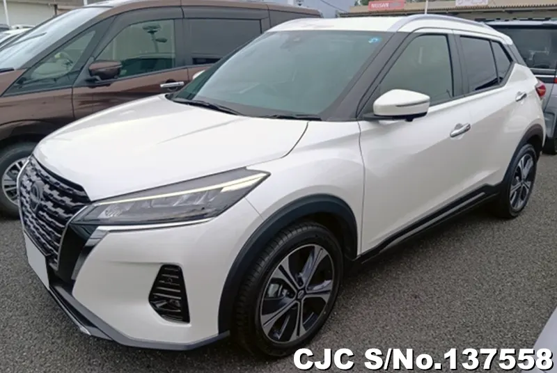 Nissan Kicks in White for Sale Image 3