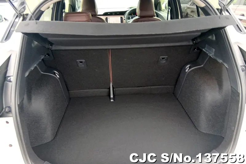 Nissan Kicks in White for Sale Image 4