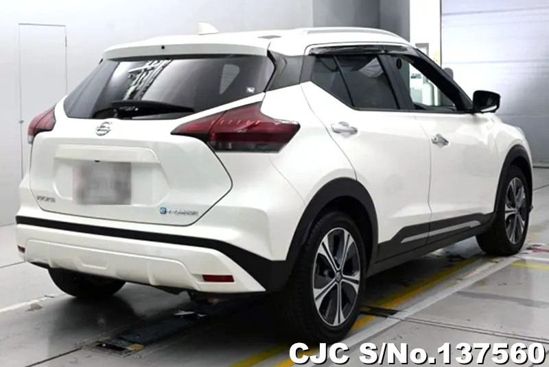 Nissan Kicks in White for Sale Image 1
