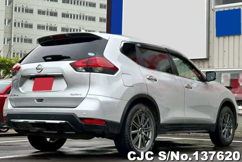 Nissan X-Trail in Silver for Sale Image 2