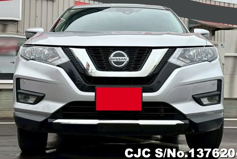 Nissan X-Trail in Silver for Sale Image 4