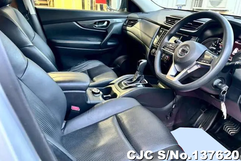 Nissan X-Trail in Silver for Sale Image 10