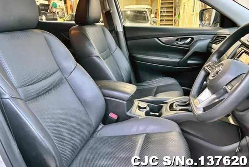 Nissan X-Trail in Silver for Sale Image 12