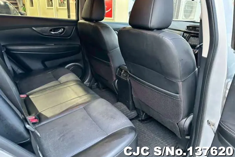 Nissan X-Trail in Silver for Sale Image 14