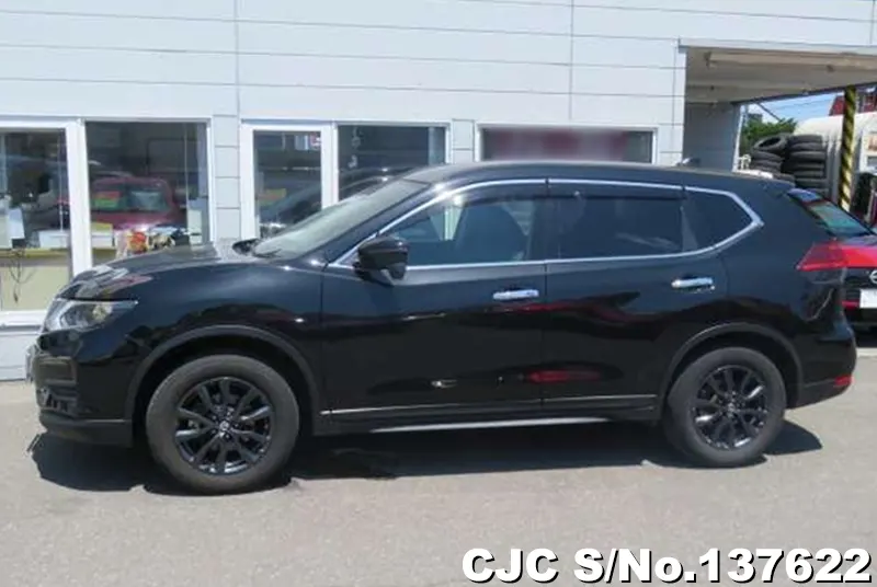 Nissan X-Trail in Black for Sale Image 4