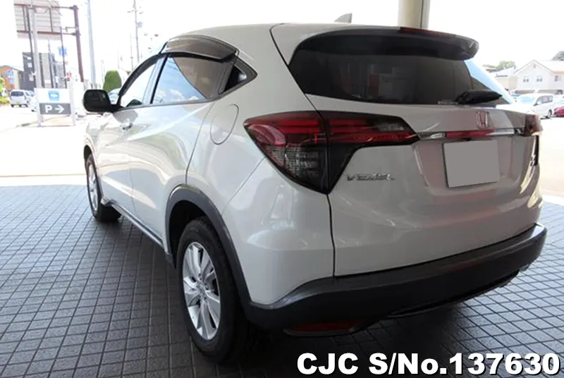 Honda Vezel in White for Sale Image 1