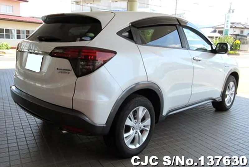 Honda Vezel in White for Sale Image 2