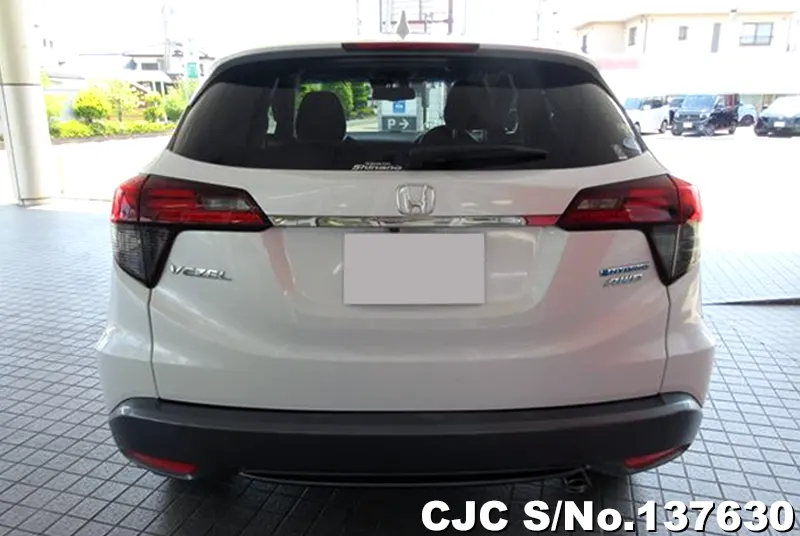 Honda Vezel in White for Sale Image 5