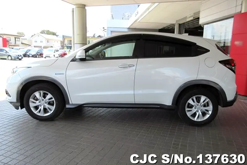 Honda Vezel in White for Sale Image 7
