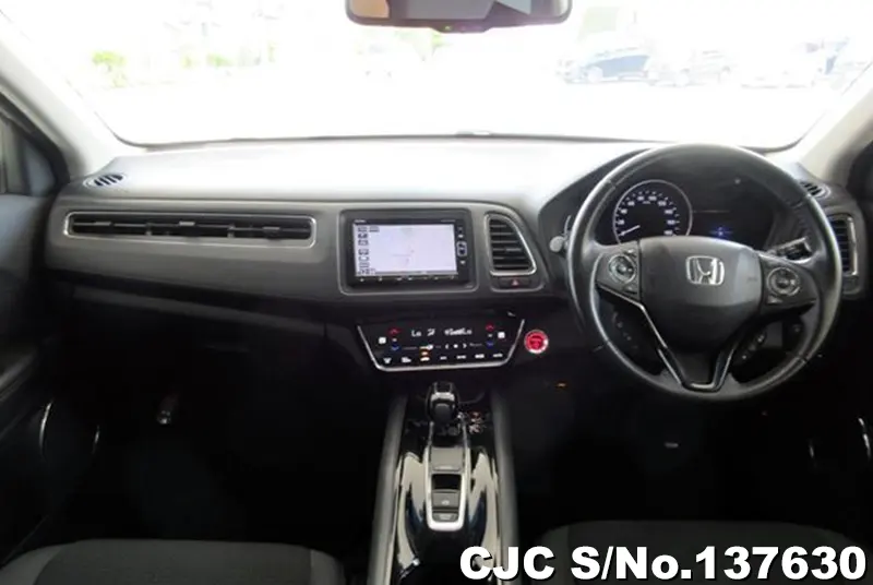 Honda Vezel in White for Sale Image 9