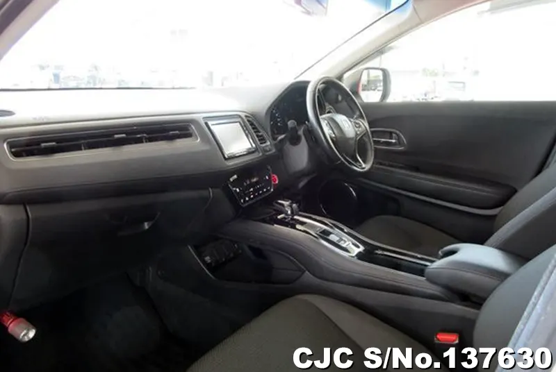 Honda Vezel in White for Sale Image 11