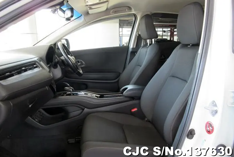 Honda Vezel in White for Sale Image 12