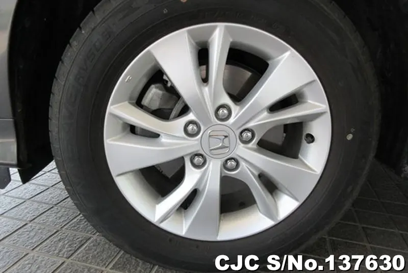 Honda Vezel in White for Sale Image 19