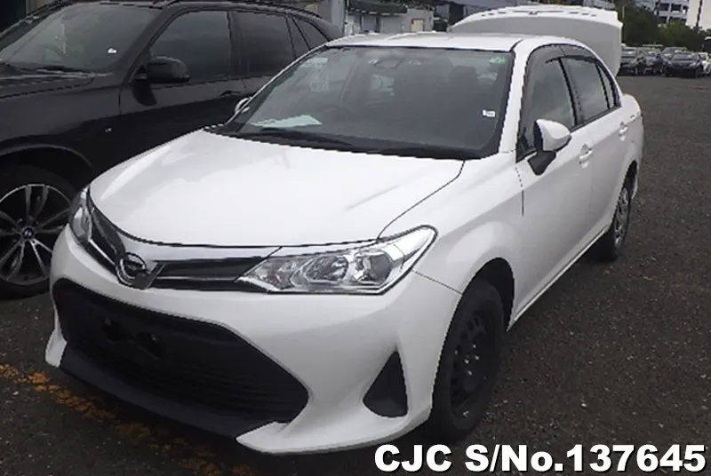 Toyota Corolla Axio in White for Sale Image 3