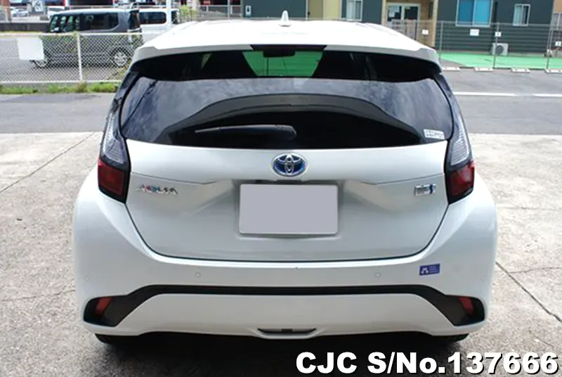 Toyota Aqua in White for Sale Image 5