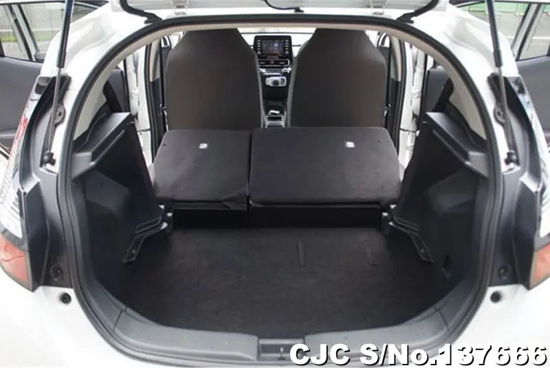 Toyota Aqua in White for Sale Image 6