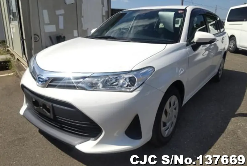 Toyota Corolla Fielder in White for Sale Image 3