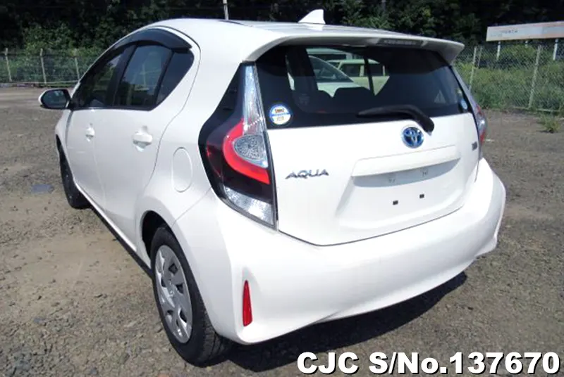 Toyota Aqua in White for Sale Image 1