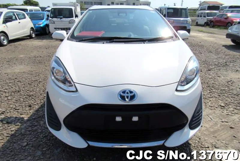 Toyota Aqua in White for Sale Image 4