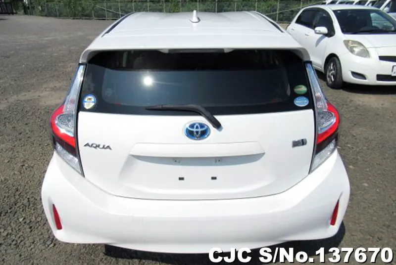 Toyota Aqua in White for Sale Image 5