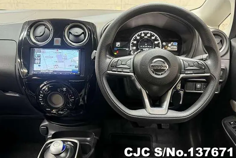 Nissan Note in White for Sale Image 2