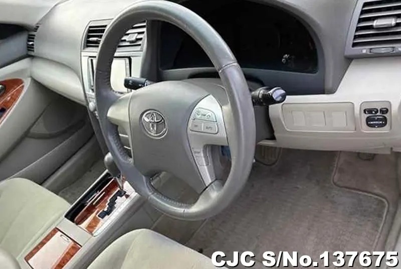 Toyota Camry in White for Sale Image 4